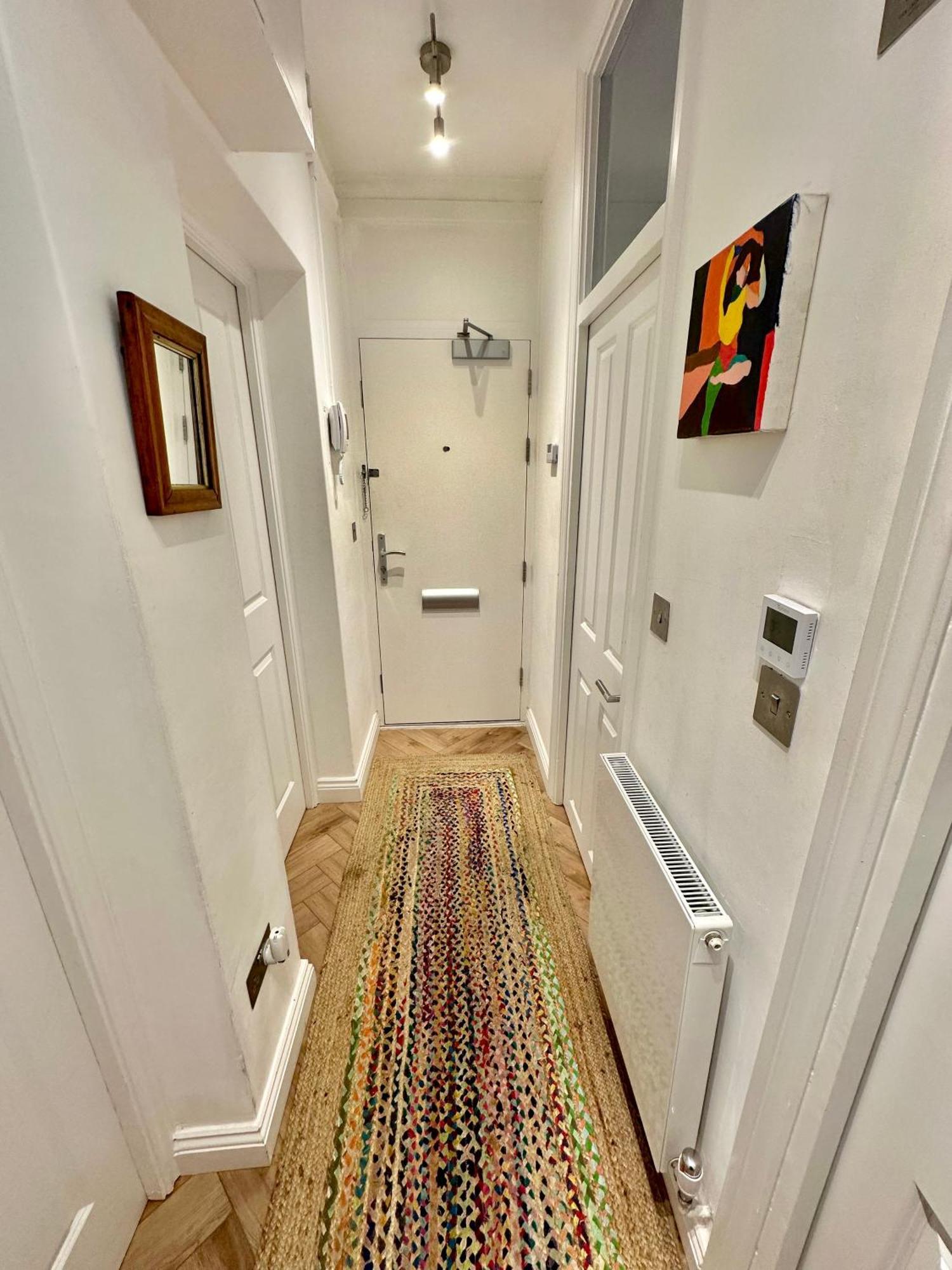 Bright And Airy Two Bedroom Apartamento