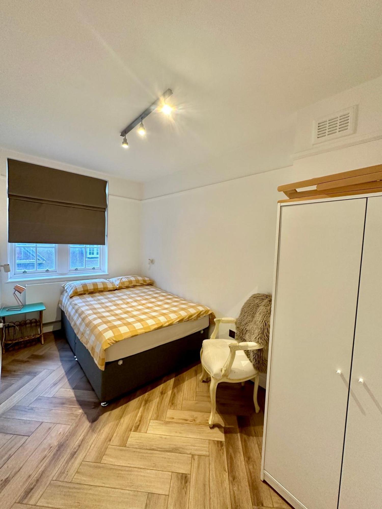 Bright And Airy Two Bedroom Londres