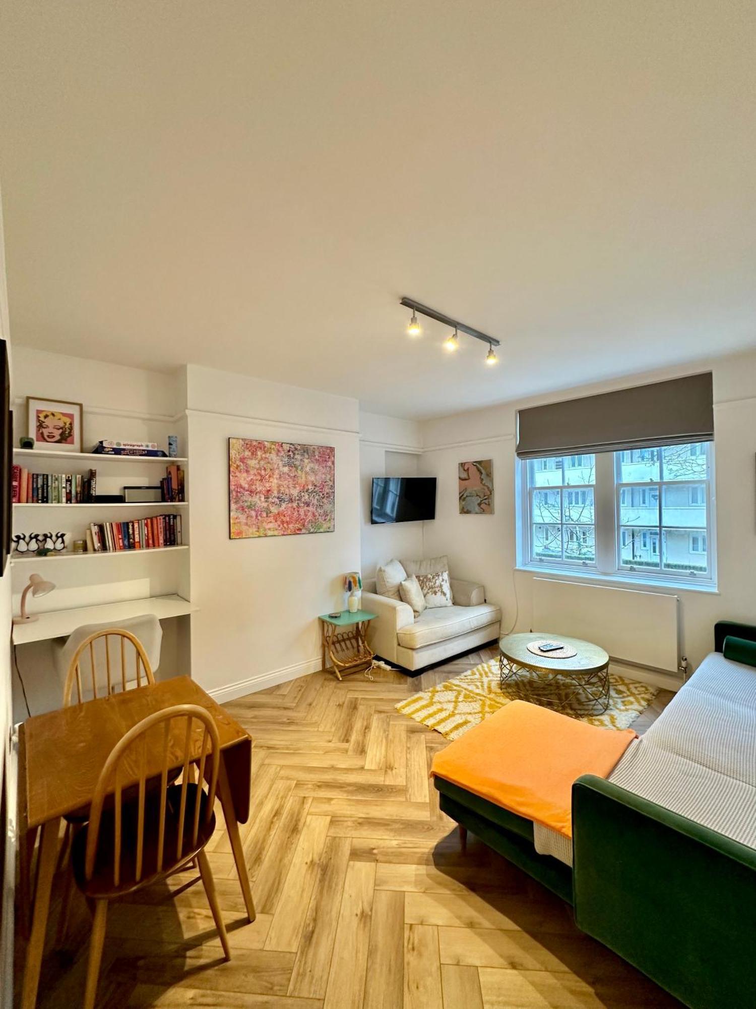 Bright And Airy Two Bedroom *
